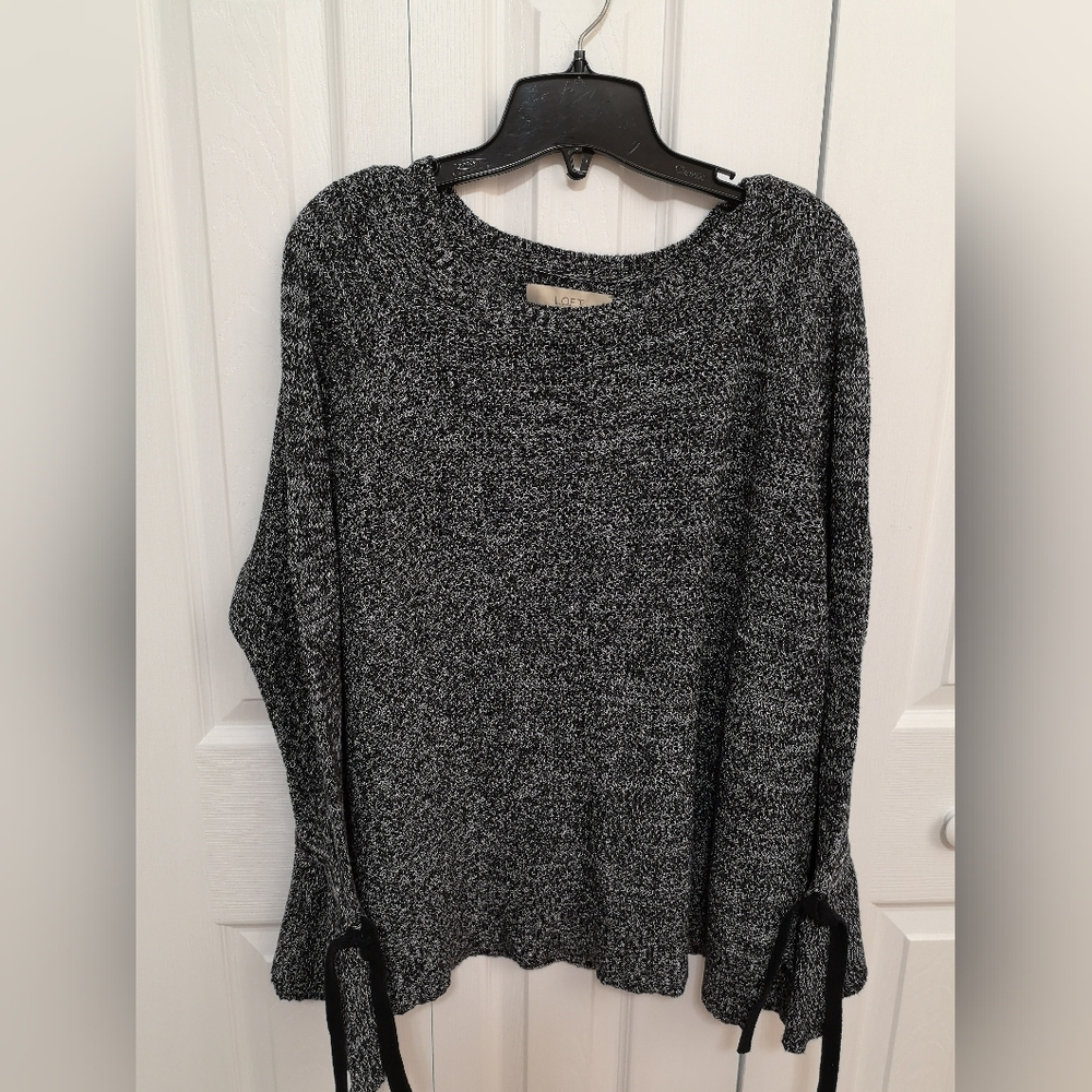 Women's Loft Size XL Black and Gray Sweater